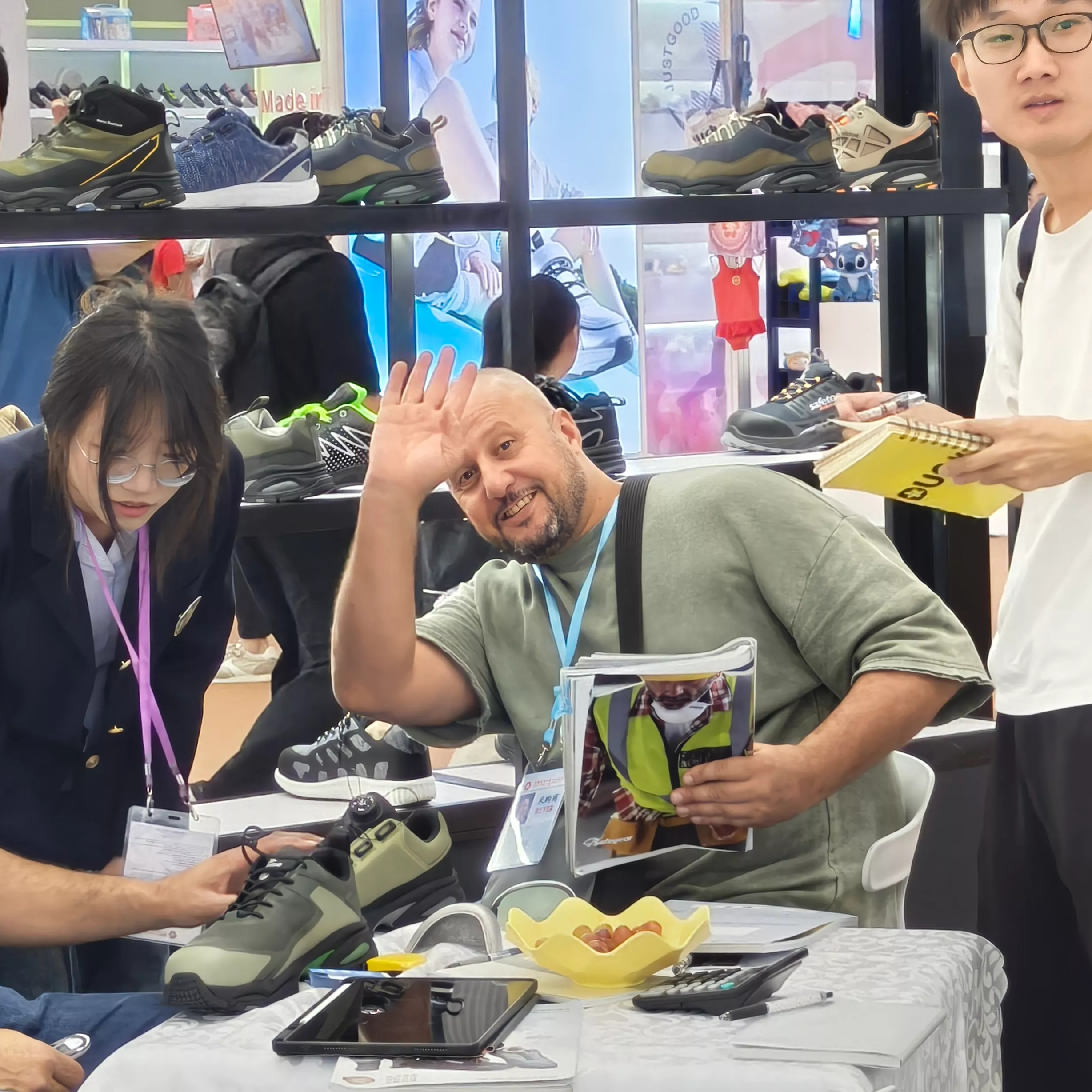 SAFETOE brilla en la Feria de Cantón 2025 | Los zapatos de seguridad certificados por LG, Australia y EE. UU. acaparan la atención